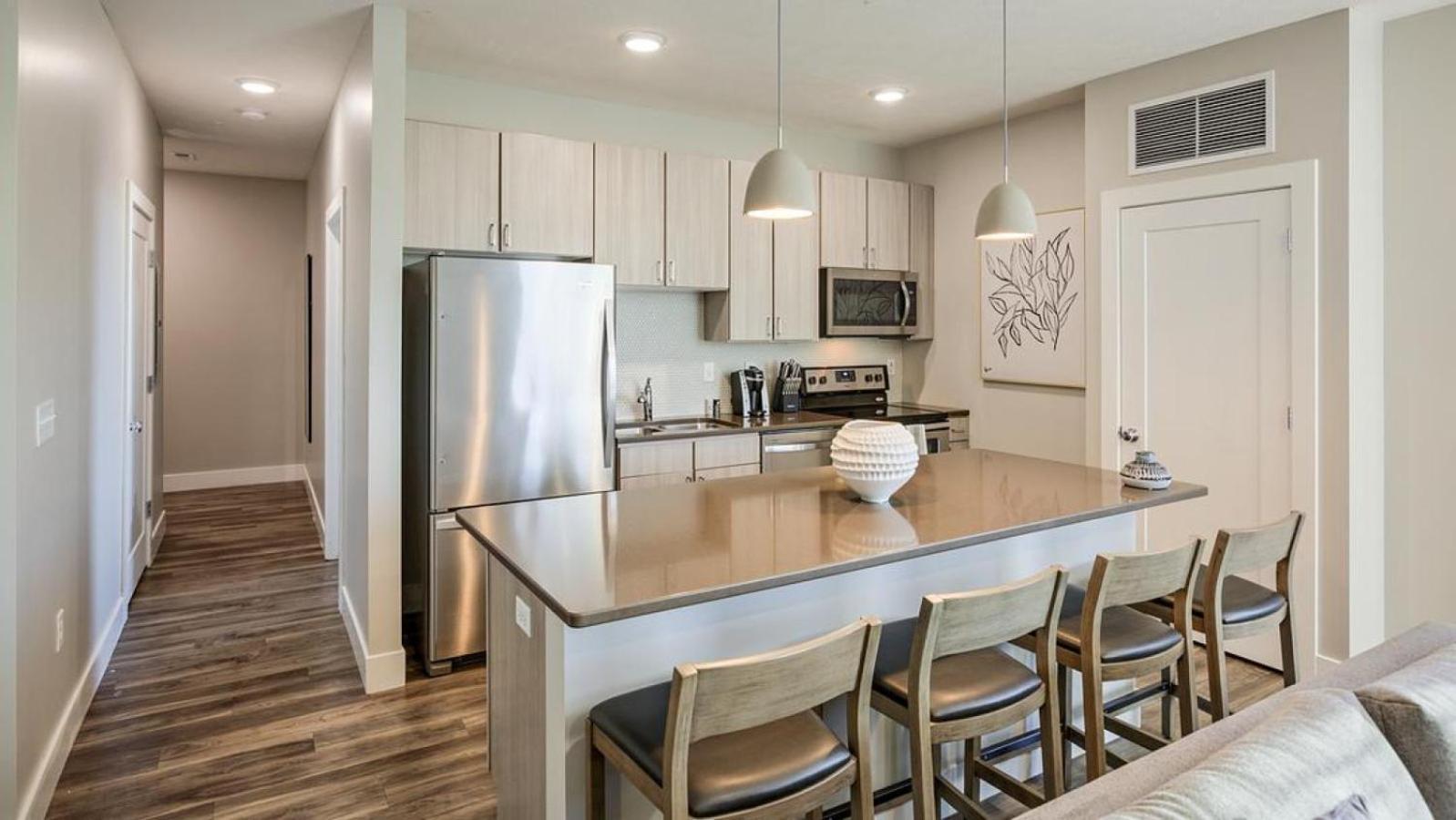 Apartment Landing At Pine 25 North End - 1 Bedroom In Tryon Hills *